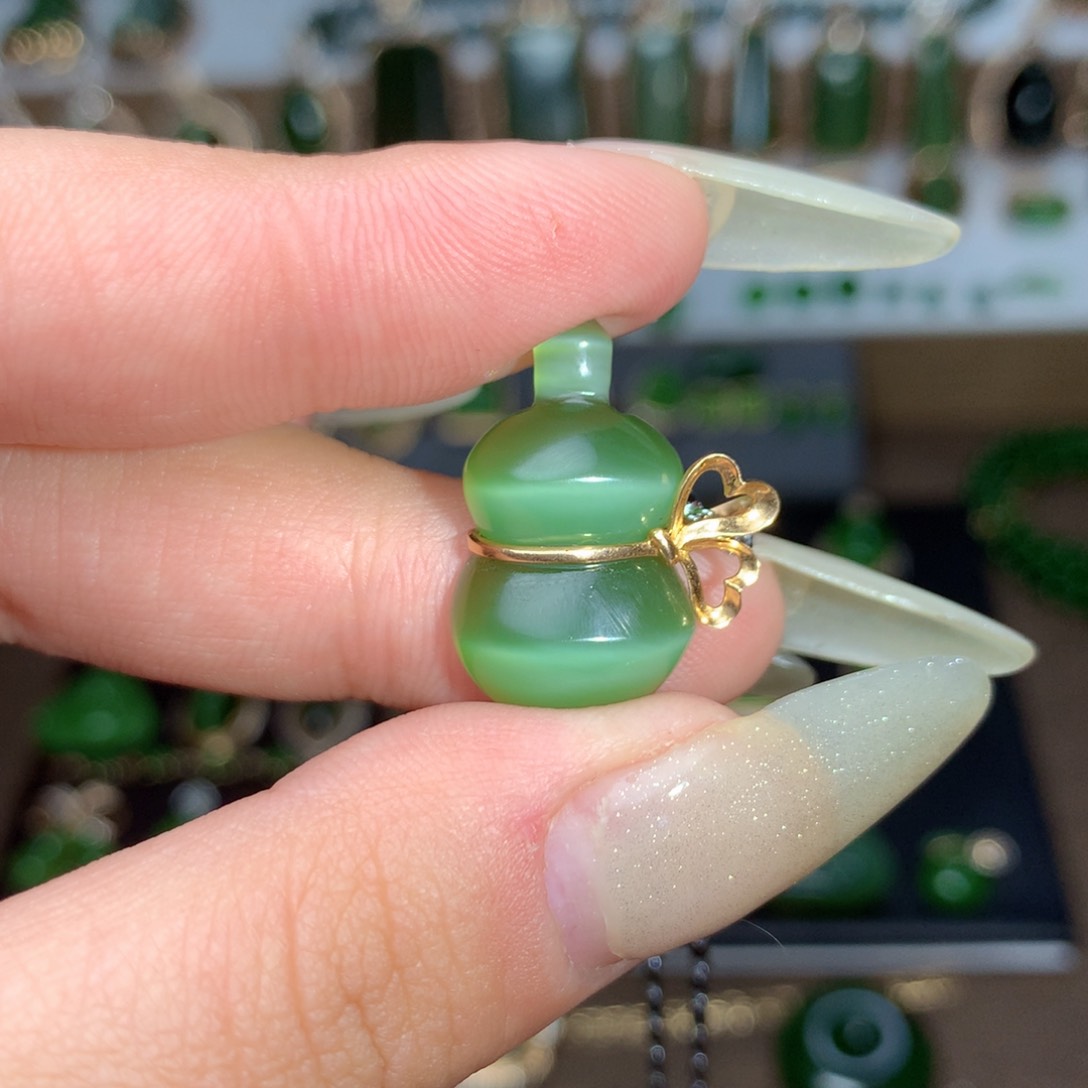 和田玉（碧玉）吊坠18K金镶嵌