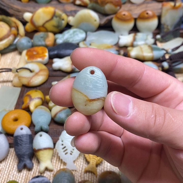 蛇纹石玉未镶嵌颈饰
