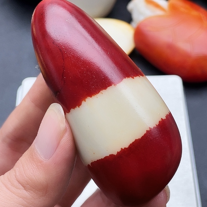 玉红皮白肉大手把