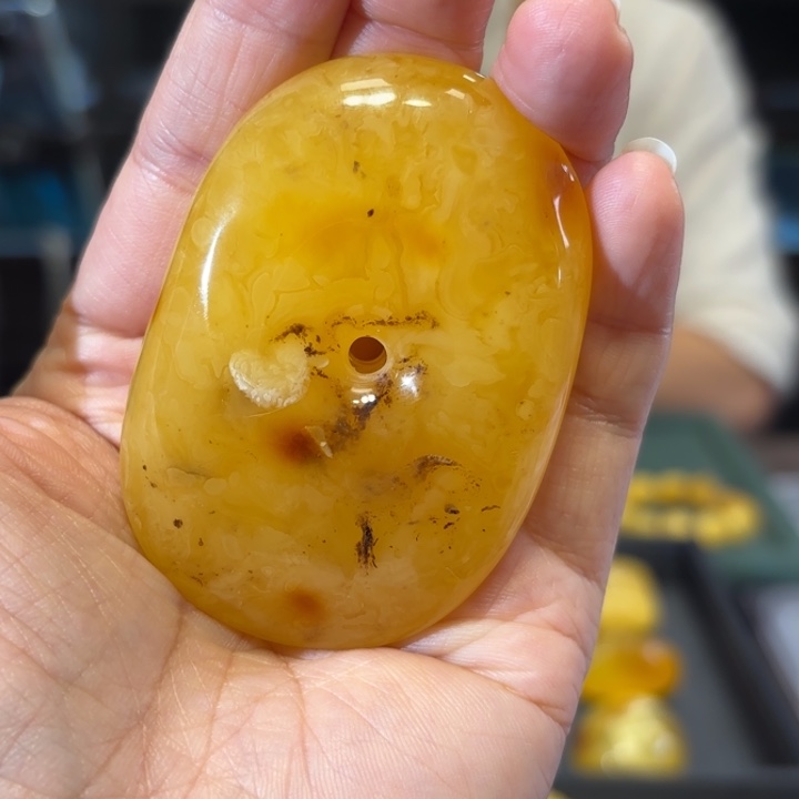 蜜蜡未镶嵌颈饰蜜蜡
