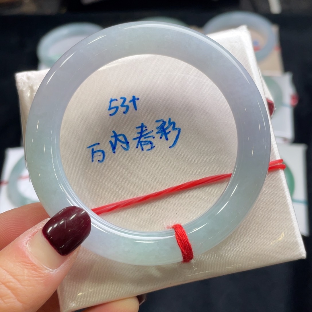 翡翠手镯未镶嵌翡翠手镯