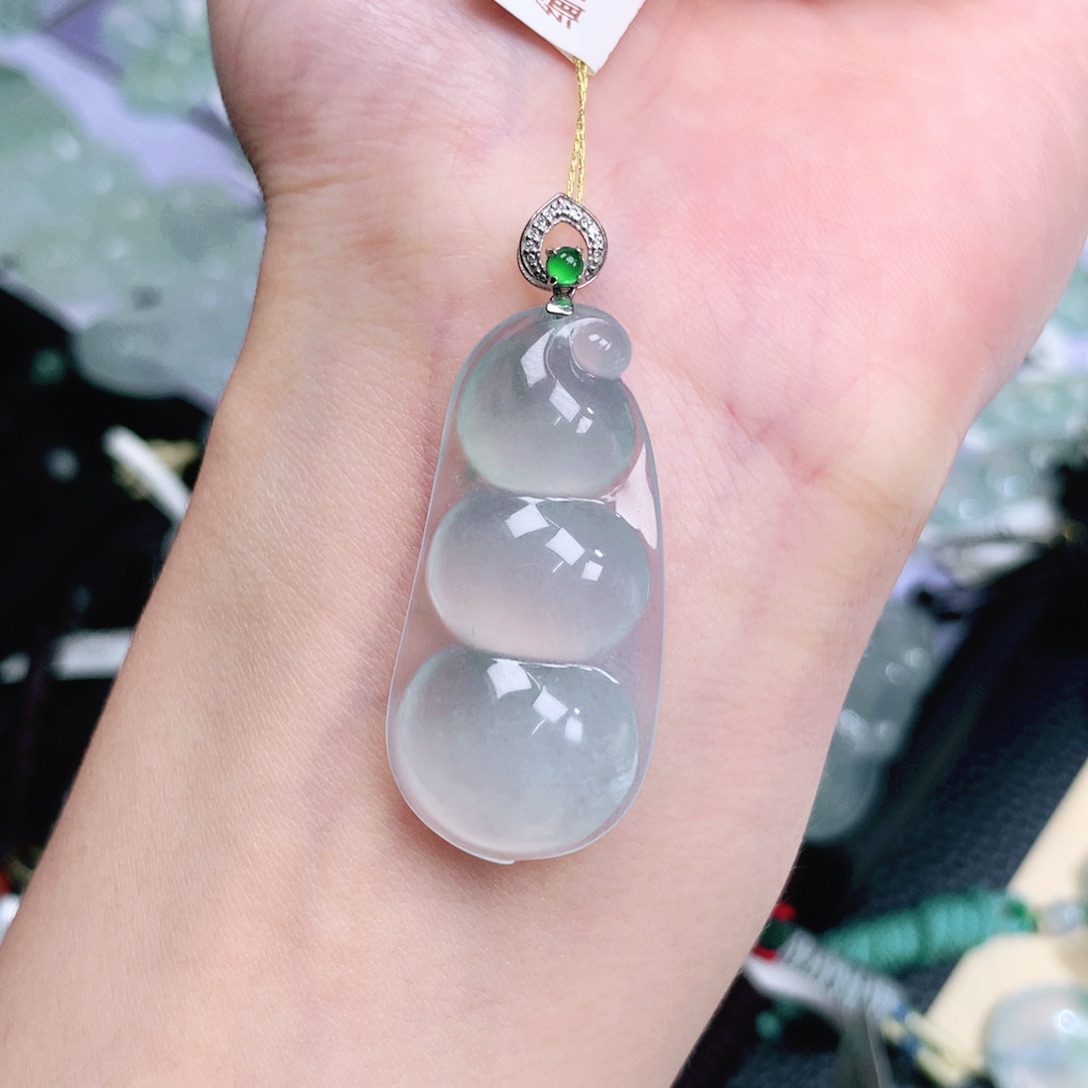 翡翠18K金镶嵌颈饰豆子