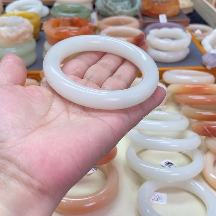 未镶嵌石英岩玉珠宝奇石兔*朵