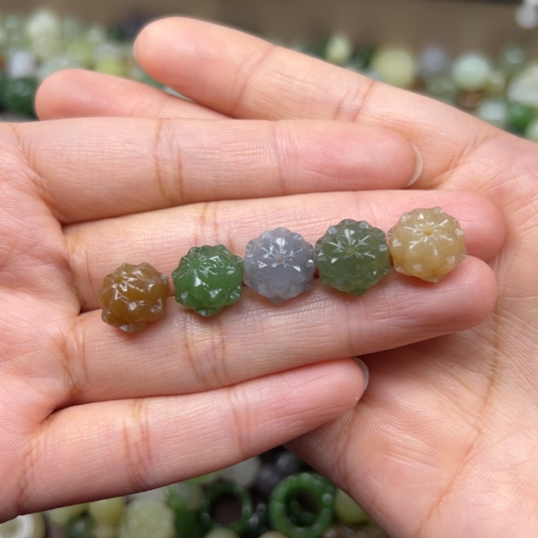 和田玉未镶嵌颈饰98一个多样性