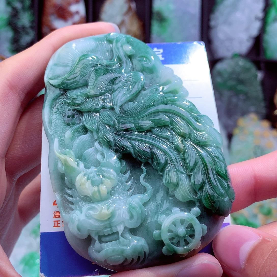 翡翠未镶嵌颈饰挂件