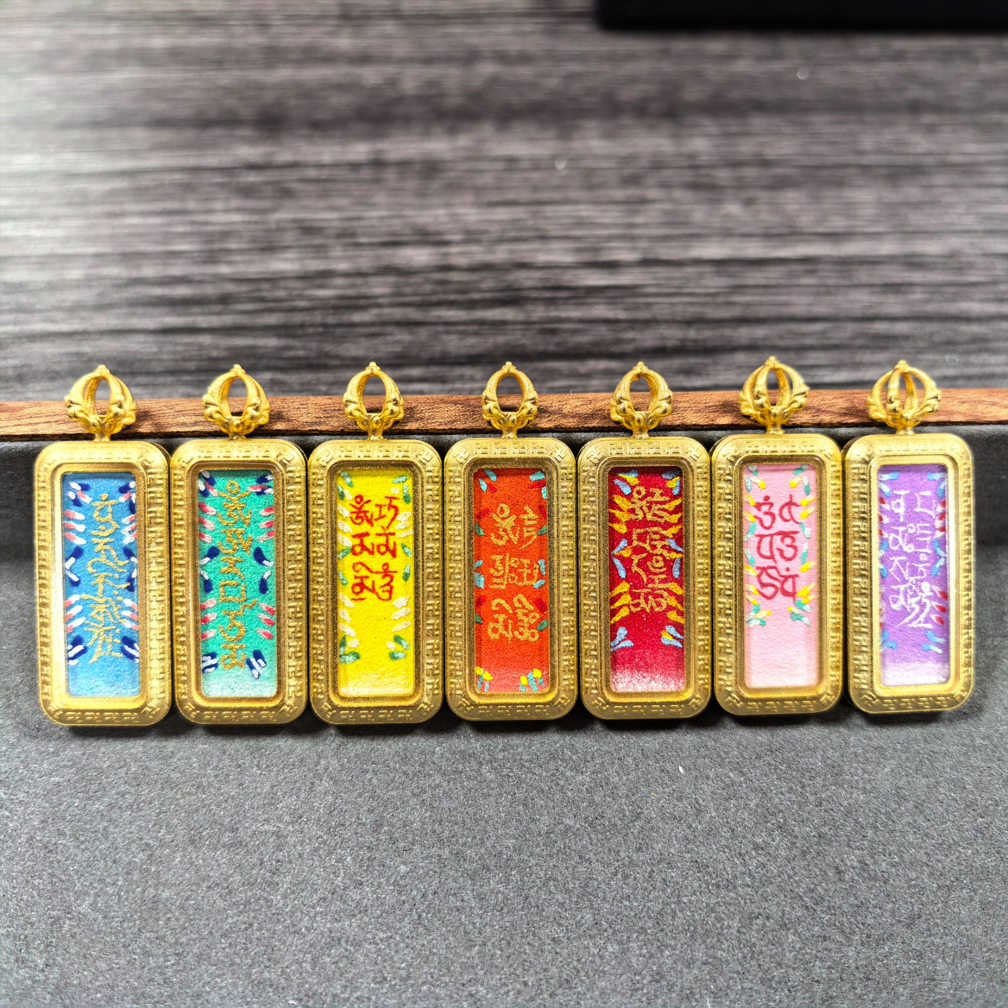梵彩手绘八大守护心咒唐卡吊坠【以直播间展示为准】