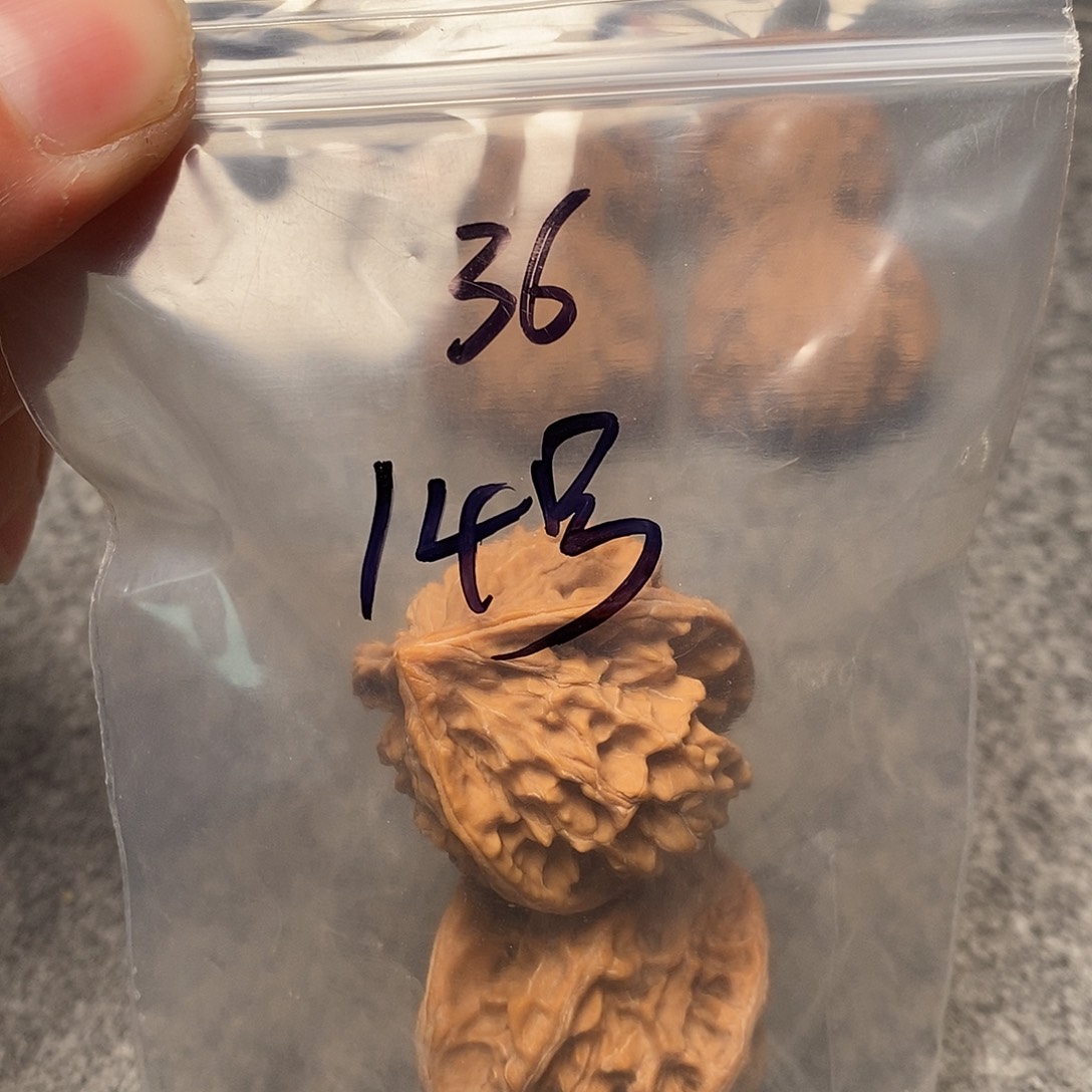 文玩核桃把件三棱