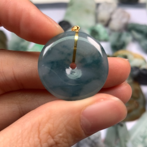 翡翠颈饰未镶嵌翡翠