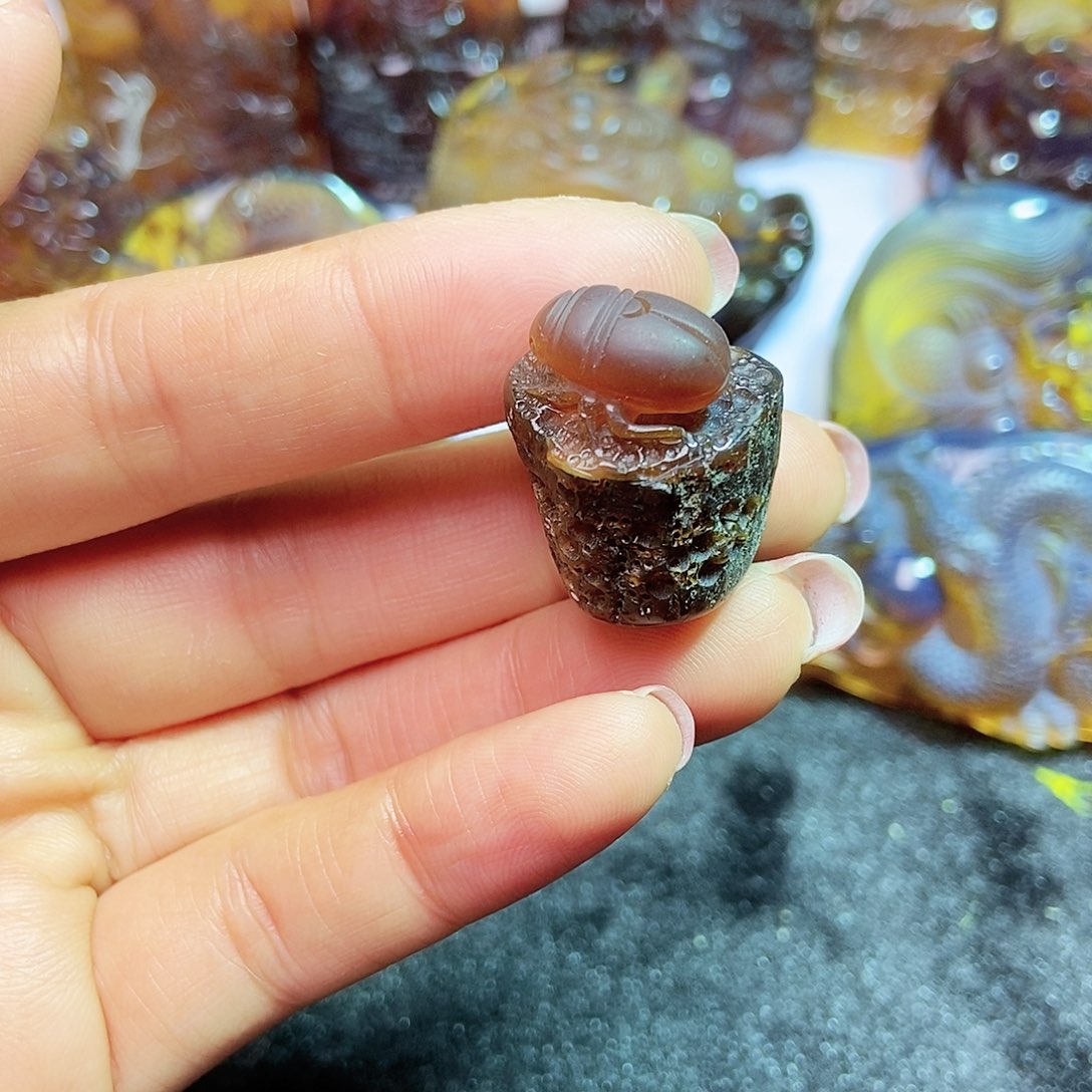 琥珀颈饰未镶嵌甲壳虫