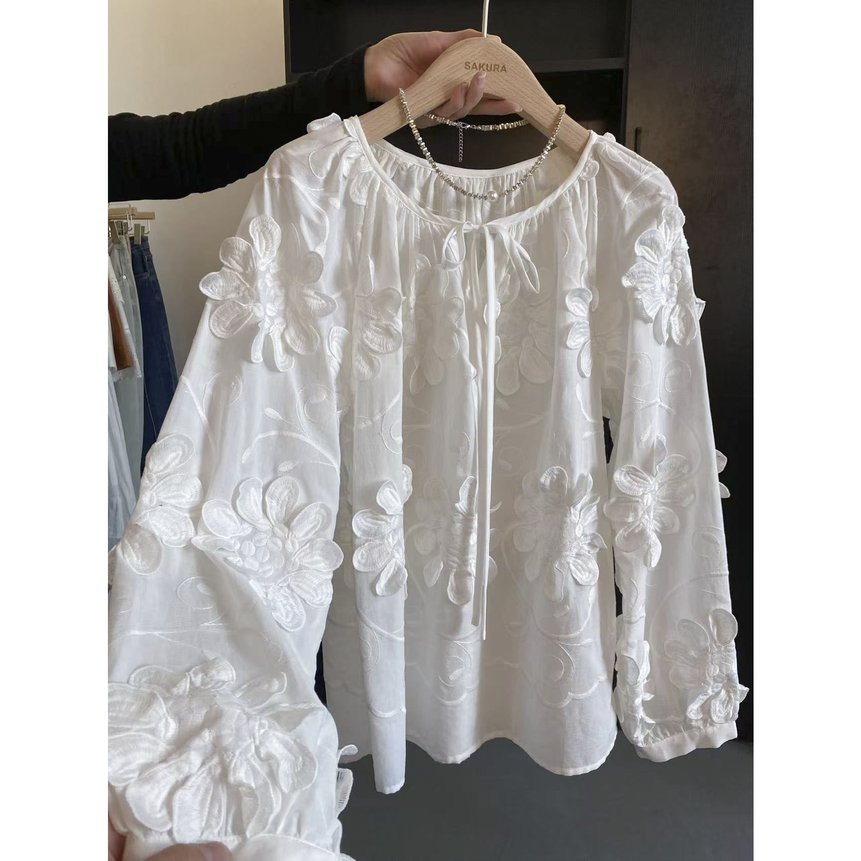 璎婲sᴀᴋᴜʀᴀ【微醺白兰地】曼法式气质圆领系带重工立体勾花刺绣衬衫