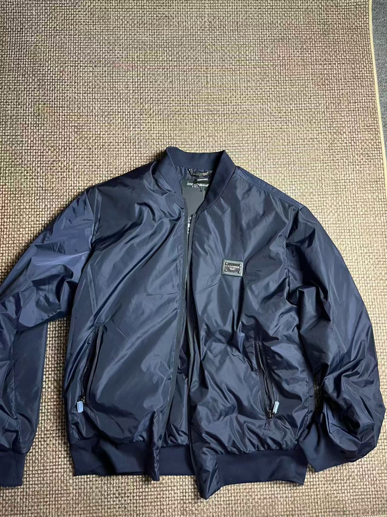 杜老板金属胸标棒球领轻薄棉服