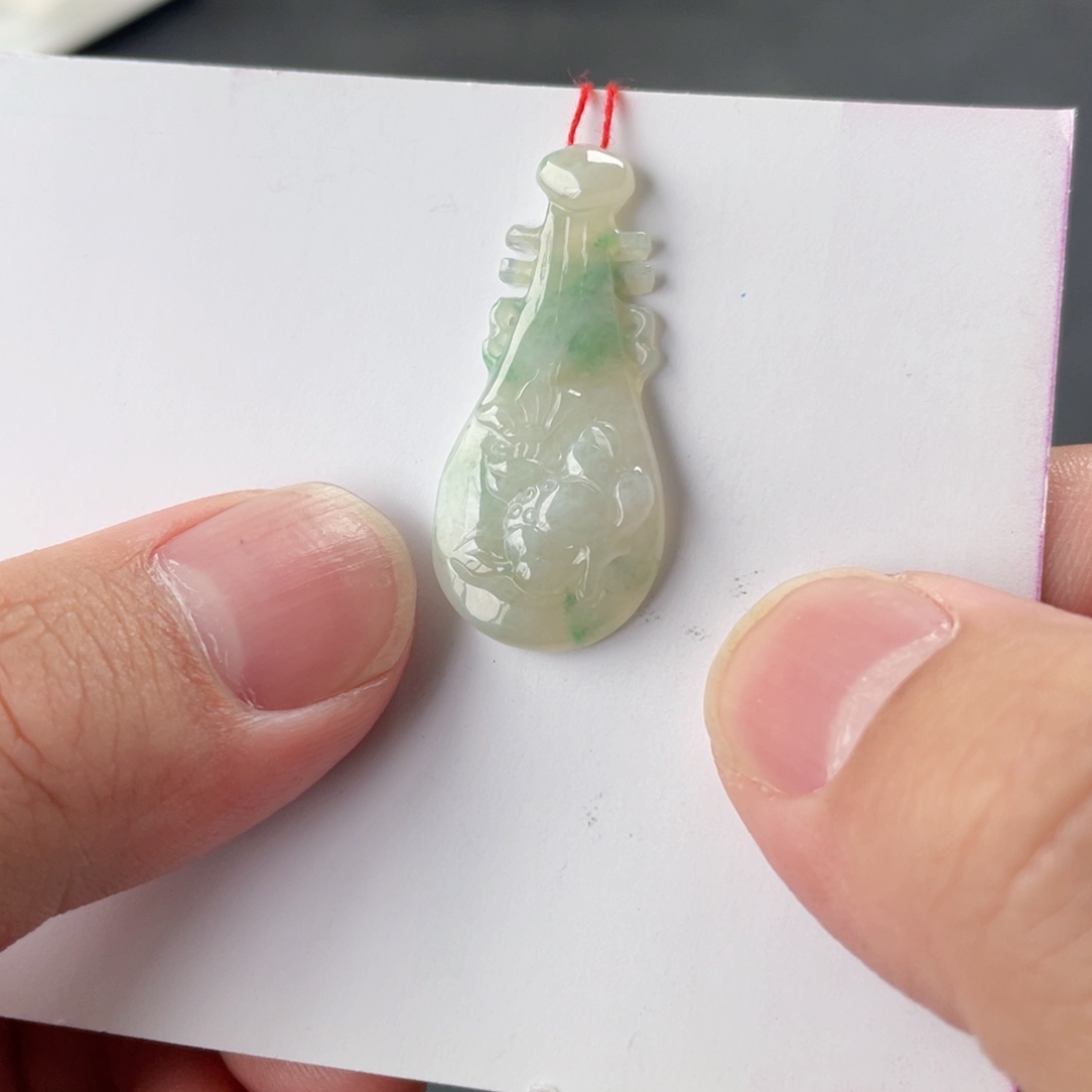 翡翠颈饰未镶嵌吊坠