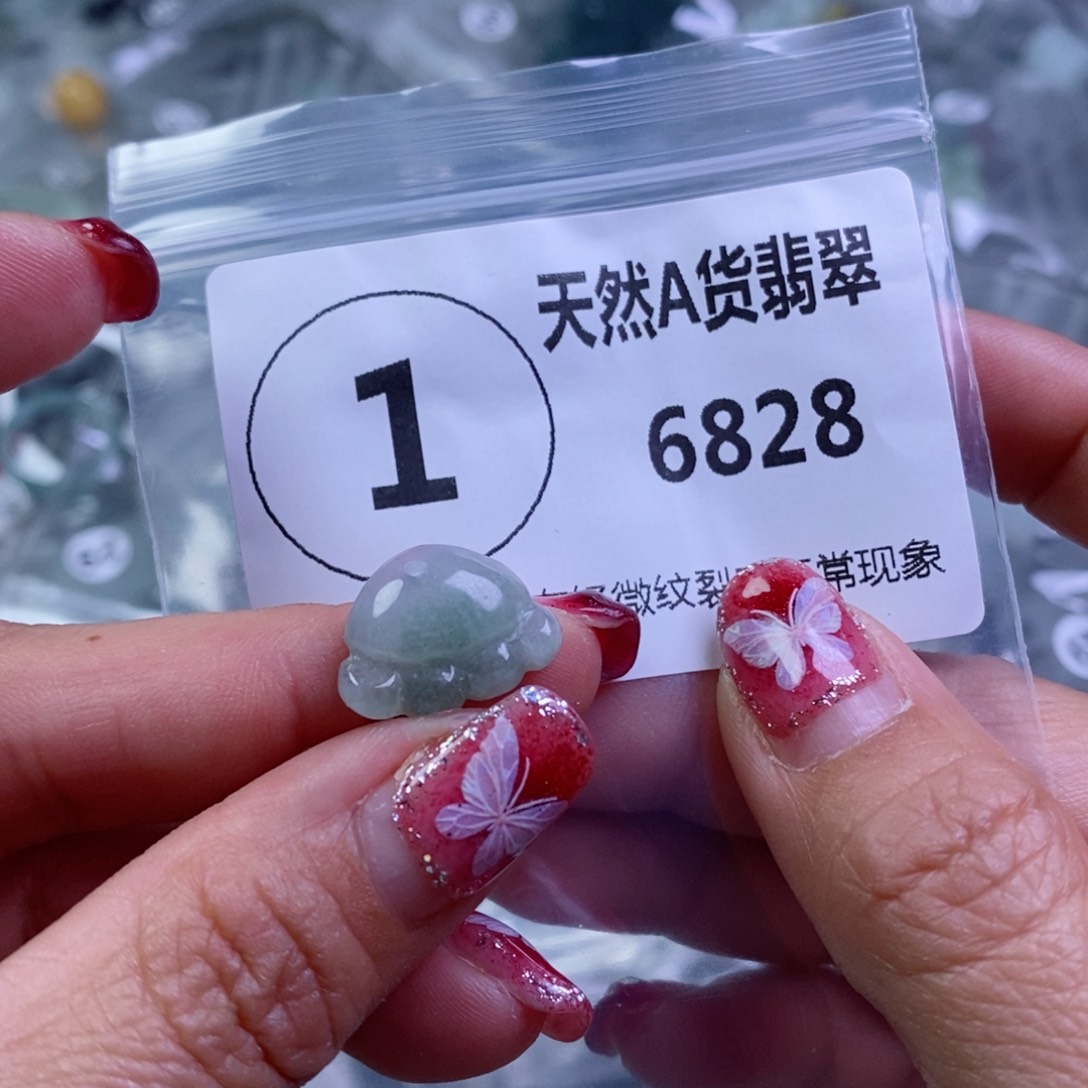 翡翠颈饰未镶嵌吊坠