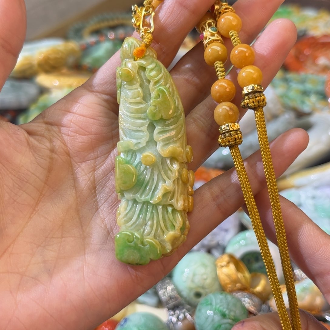 翡翠颈饰未镶嵌待编款