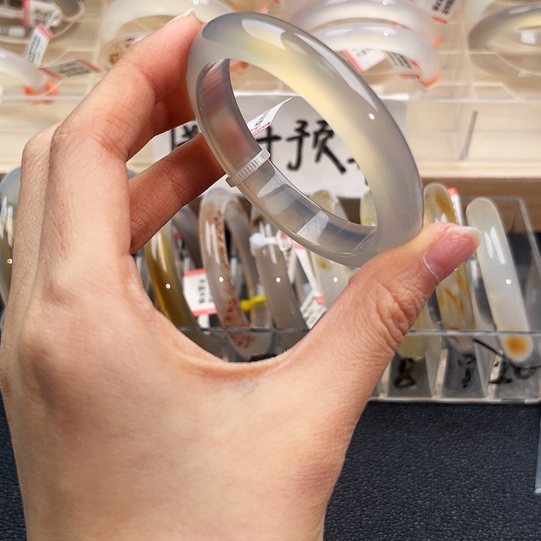 阳***。玛瑙/玉髓未镶嵌手镯