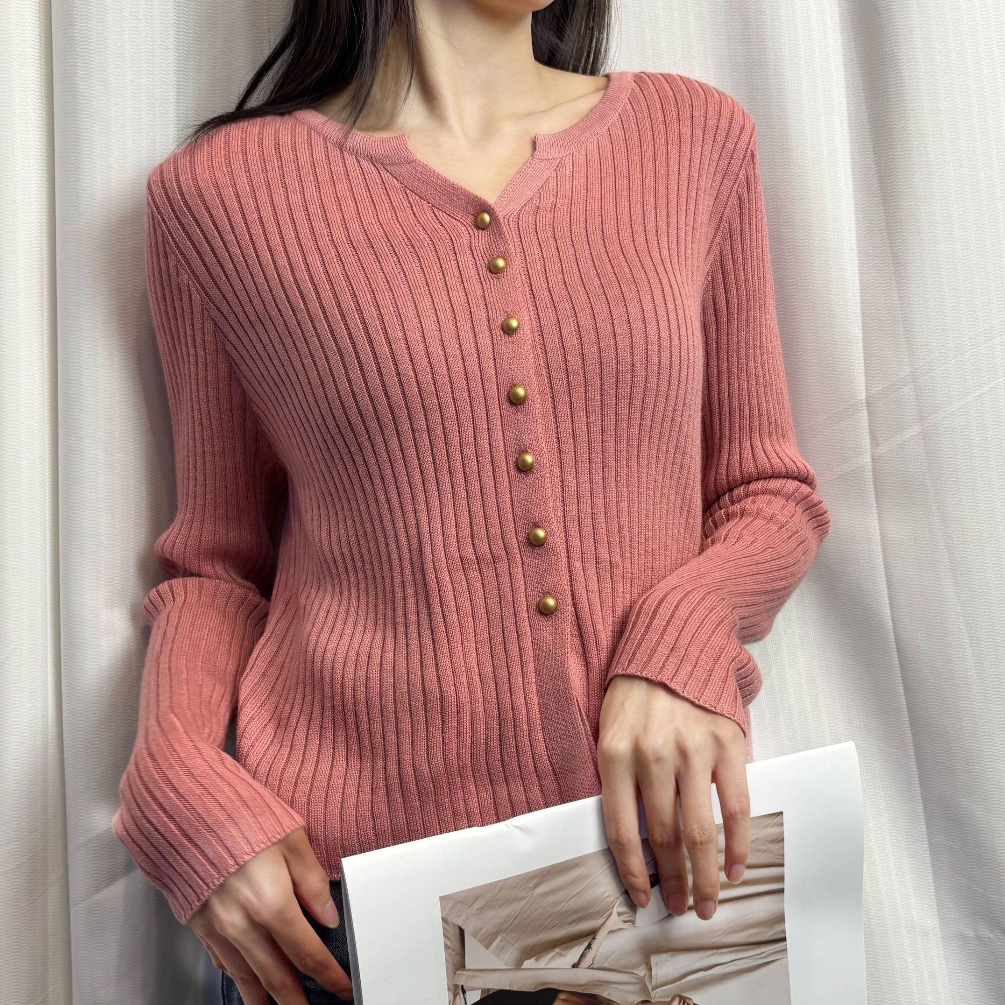 长袖针织春秋百搭款坑条金属感纽扣开衫上衣