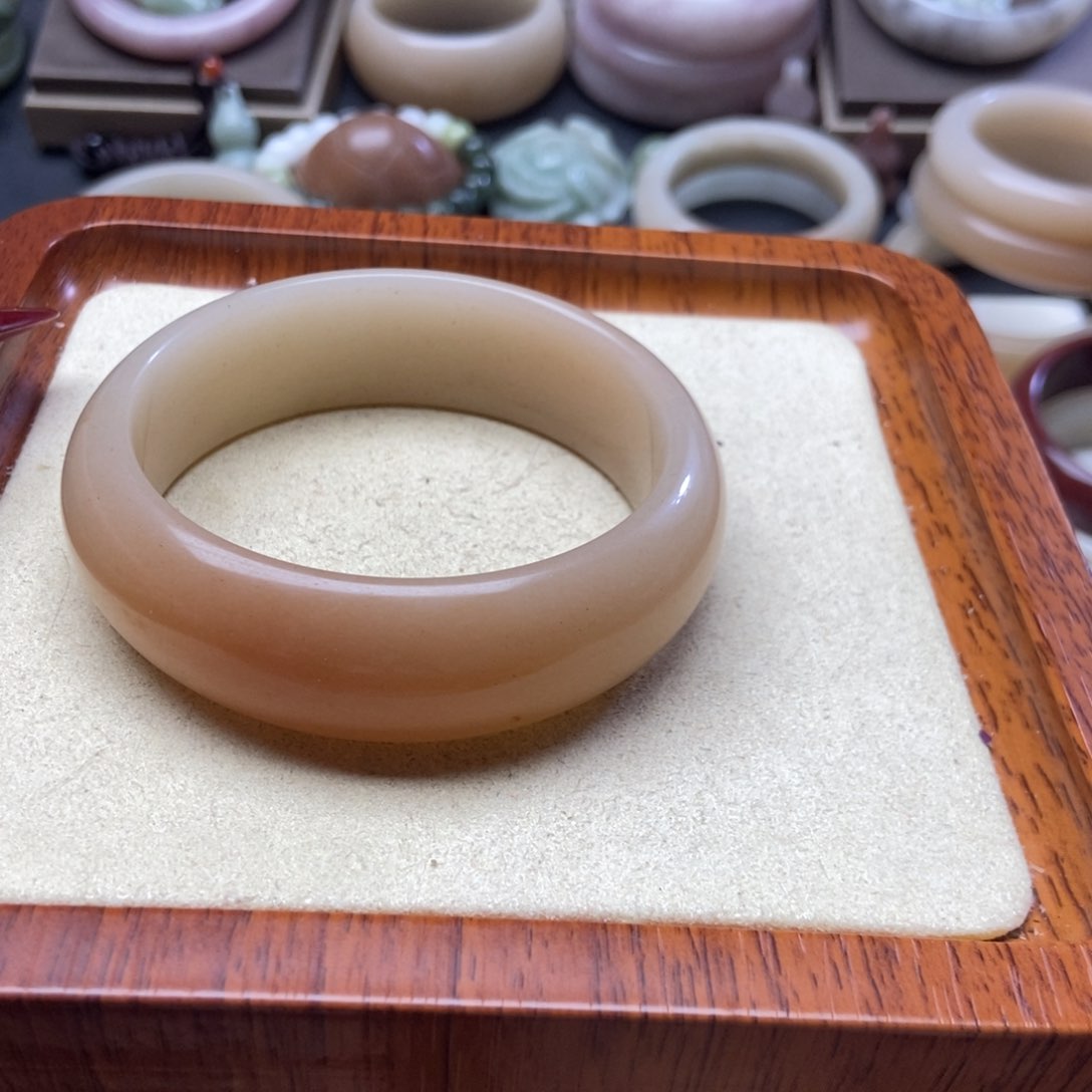 石英质玉手镯未镶嵌