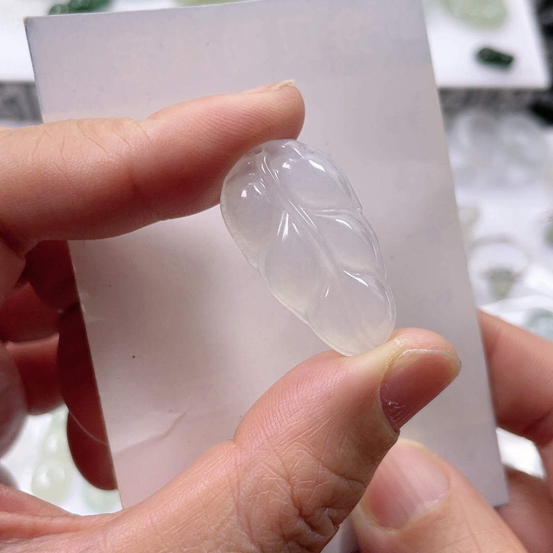 翡翠颈饰未镶嵌叶子