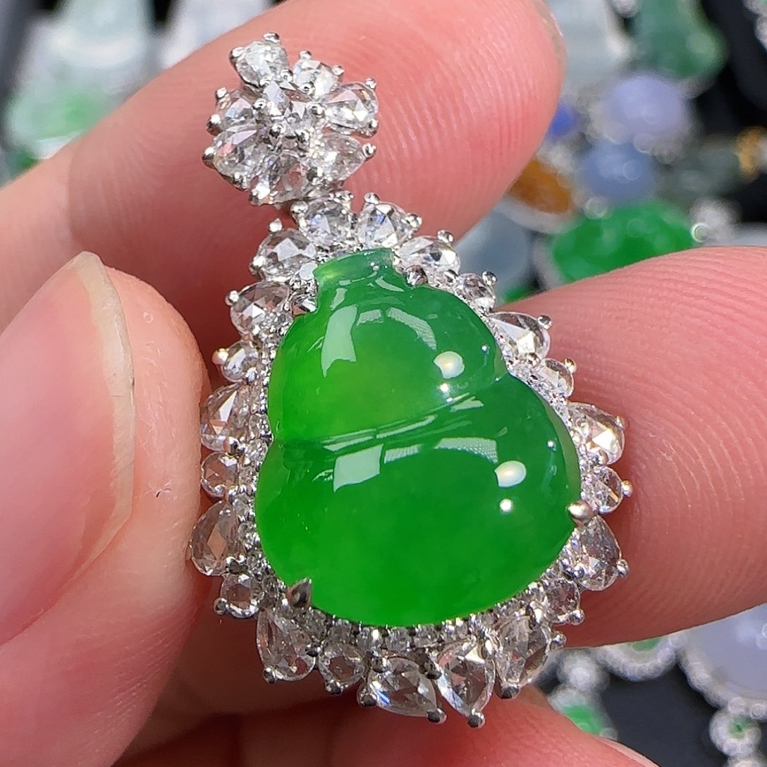 翡翠18K金镶嵌颈饰天然翡翠