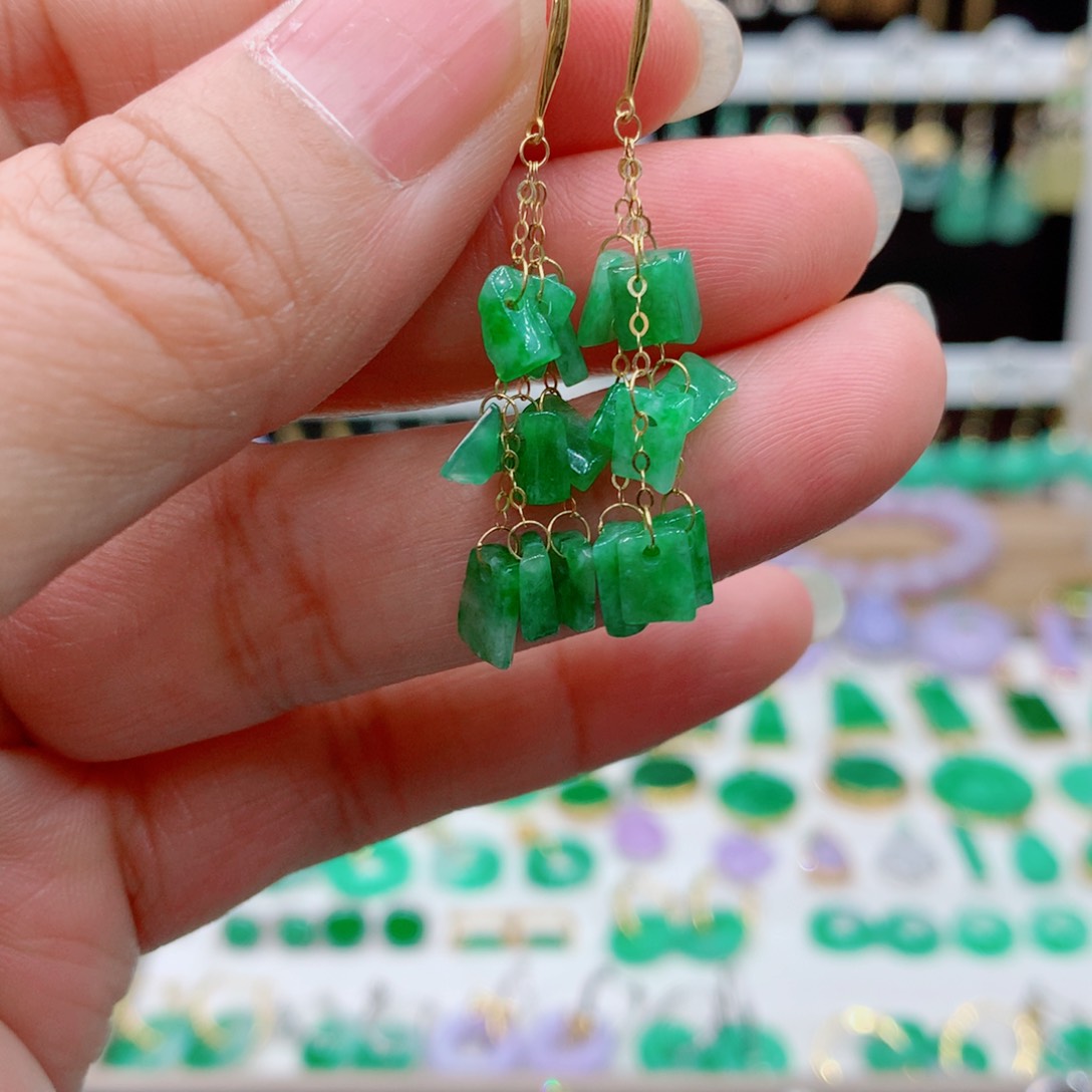 翡翠18K金镶嵌耳饰的