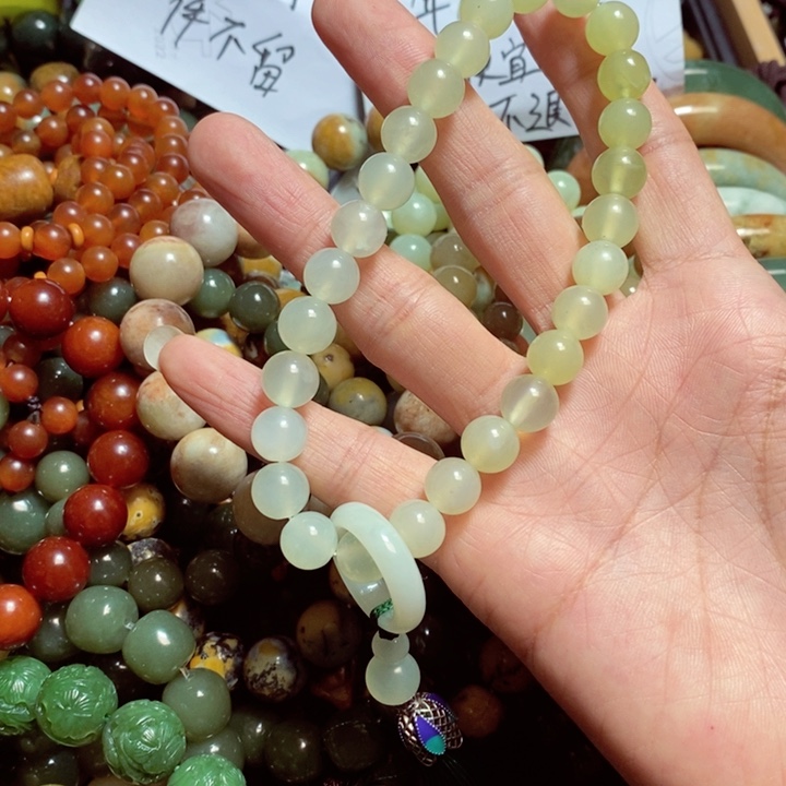 蛇纹石玉颈饰未镶嵌