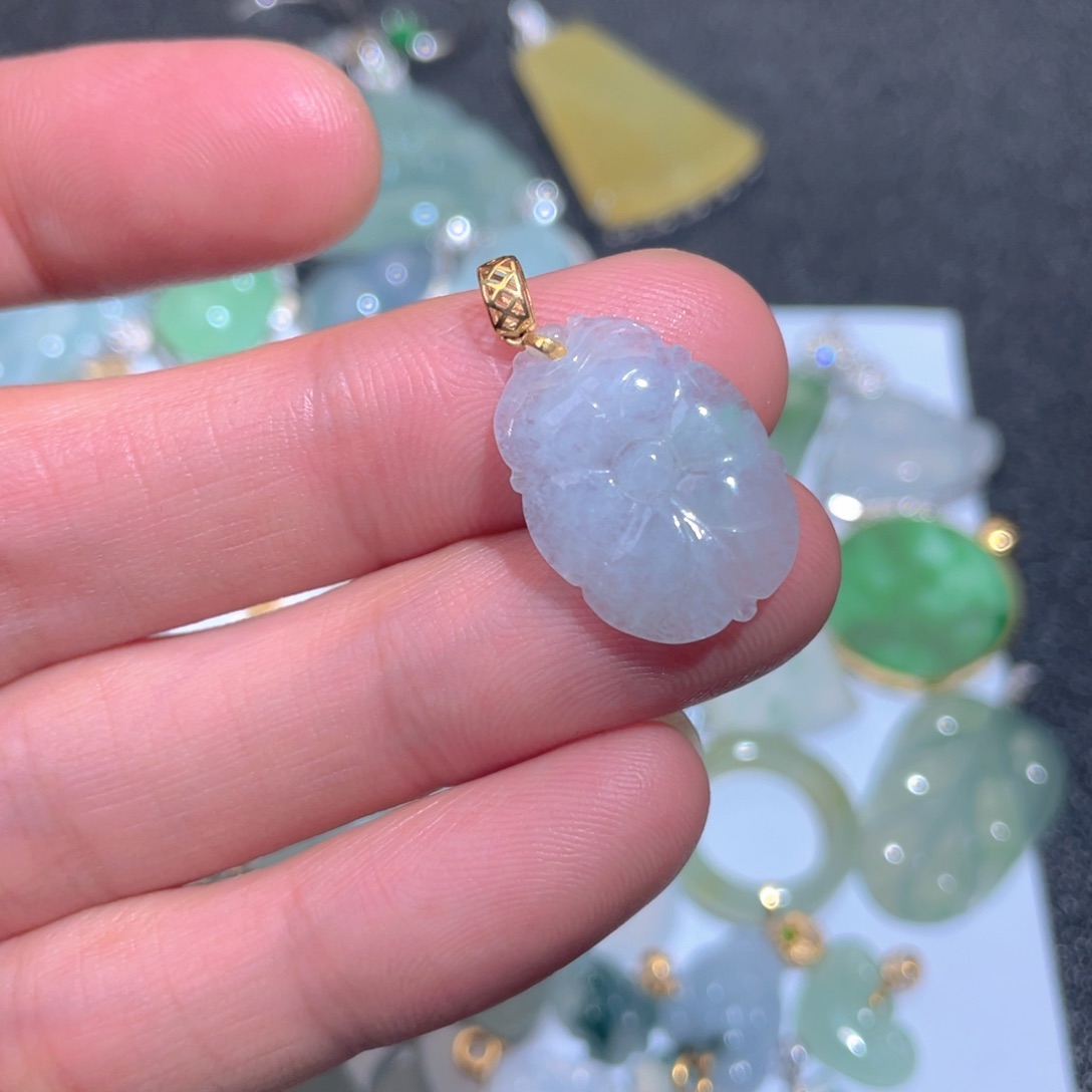 翡翠颈饰18K金镶嵌翡翠