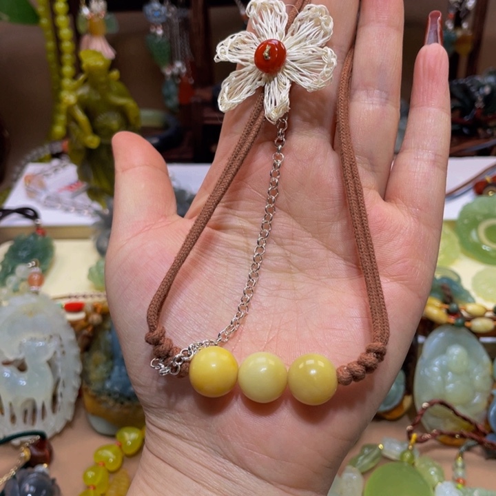 蛇纹石玉颈饰未镶嵌