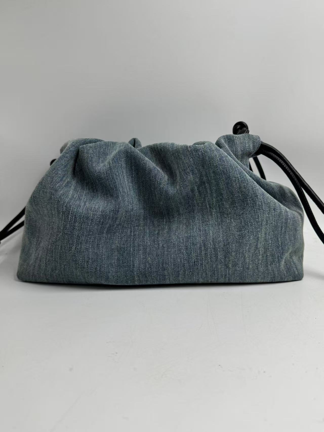 LQ-新款牛仔风-福袋云朵蓝色牛18cm-0620