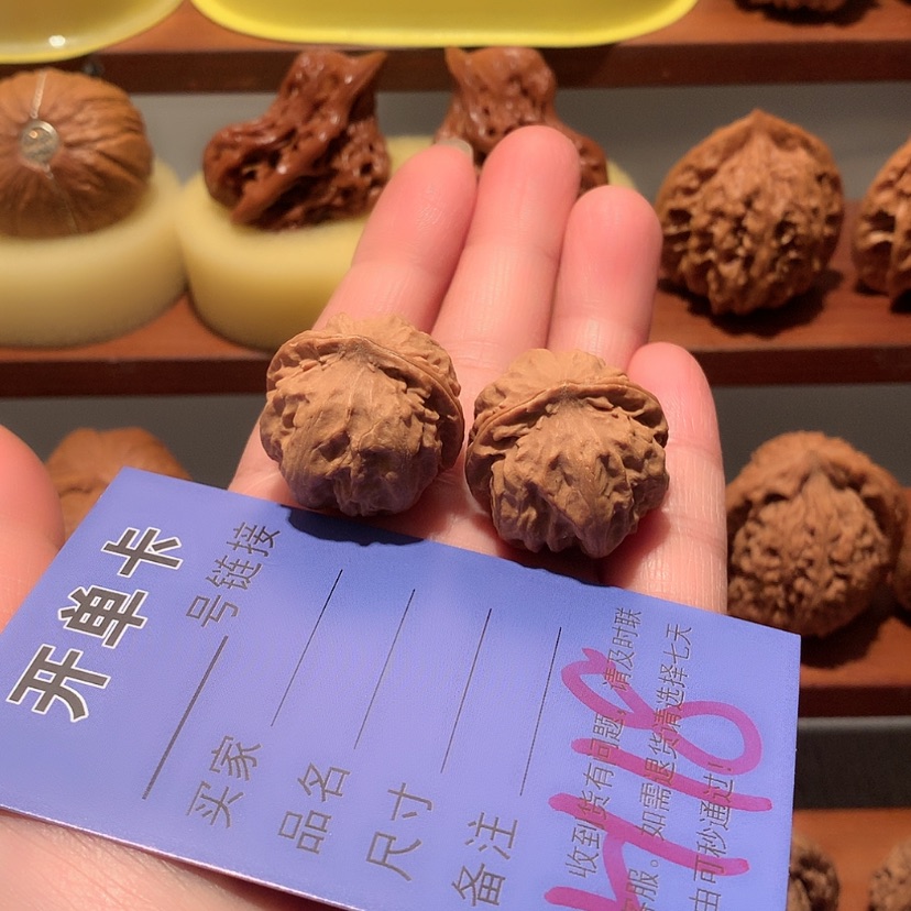 【闪购商品】文玩核桃吊坠阿****所霸王龙