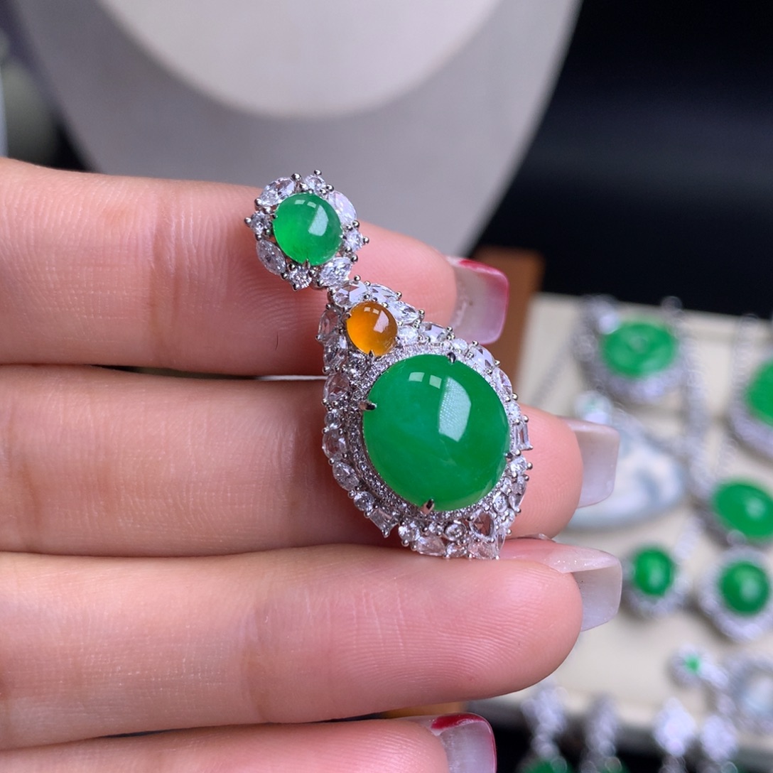 吊坠(不含链)18K金镶嵌翡翠