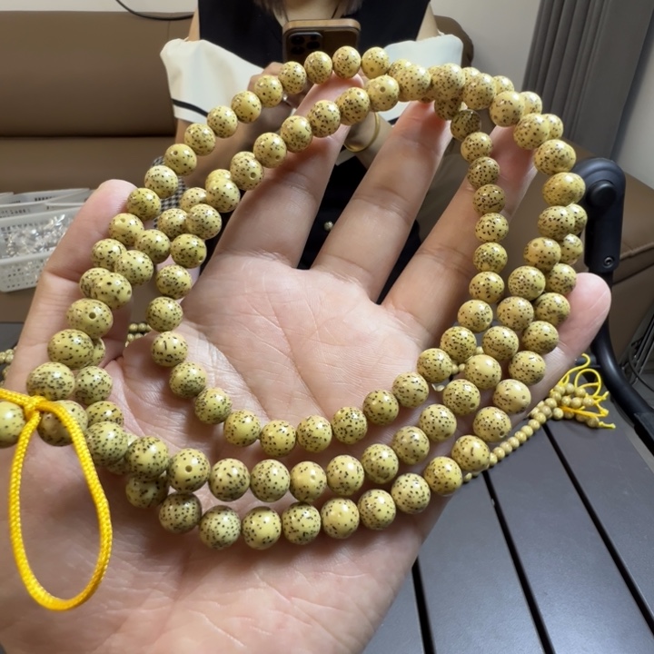 星月菩提吊坠鸡油黄0.9左右108颗