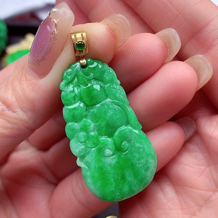 翡翠颈饰18K金镶嵌翡翠