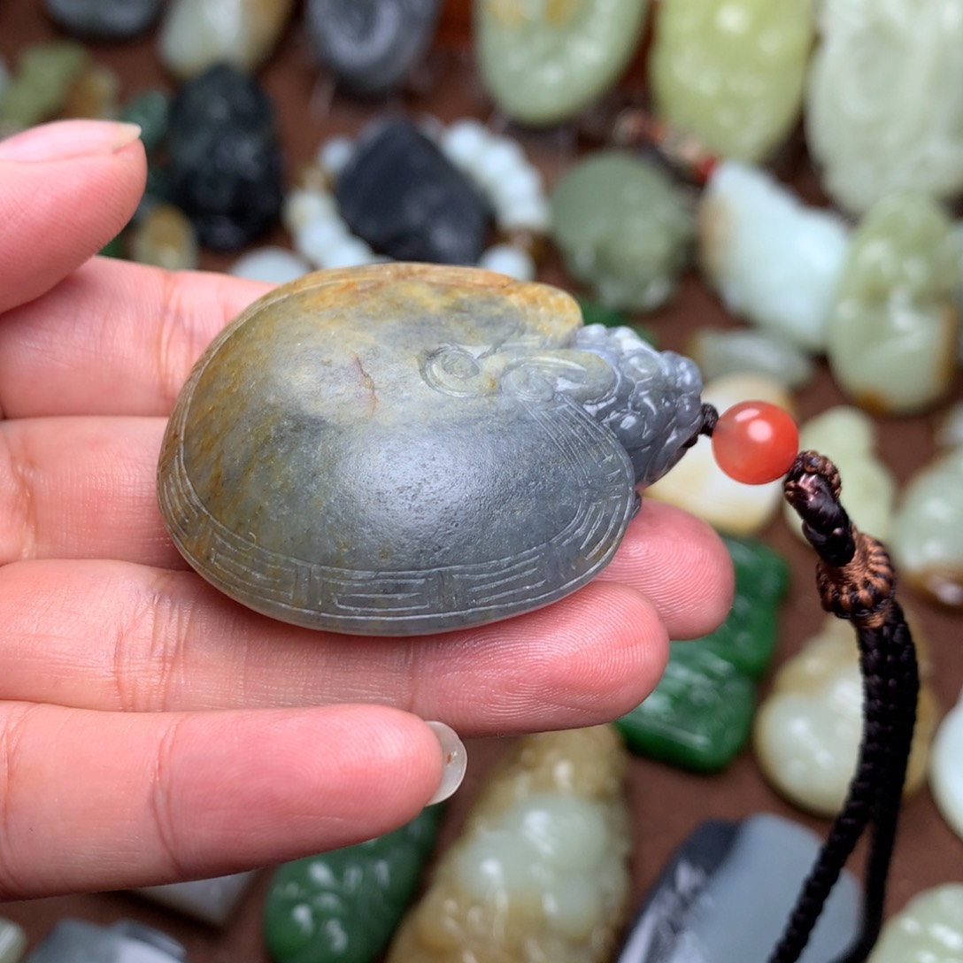 和田玉挂件未镶嵌向**