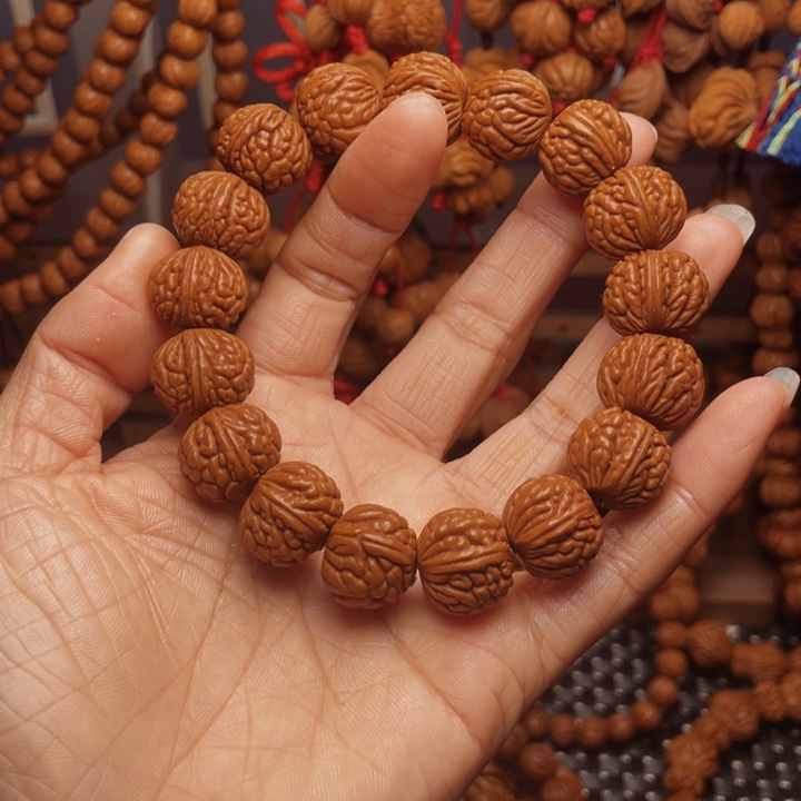 雨***️木质类龙纹桃枭挂件