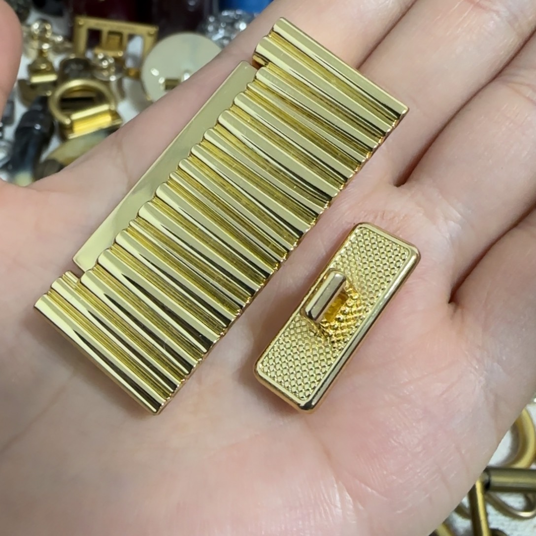 金色包锁10元2个满30元发货