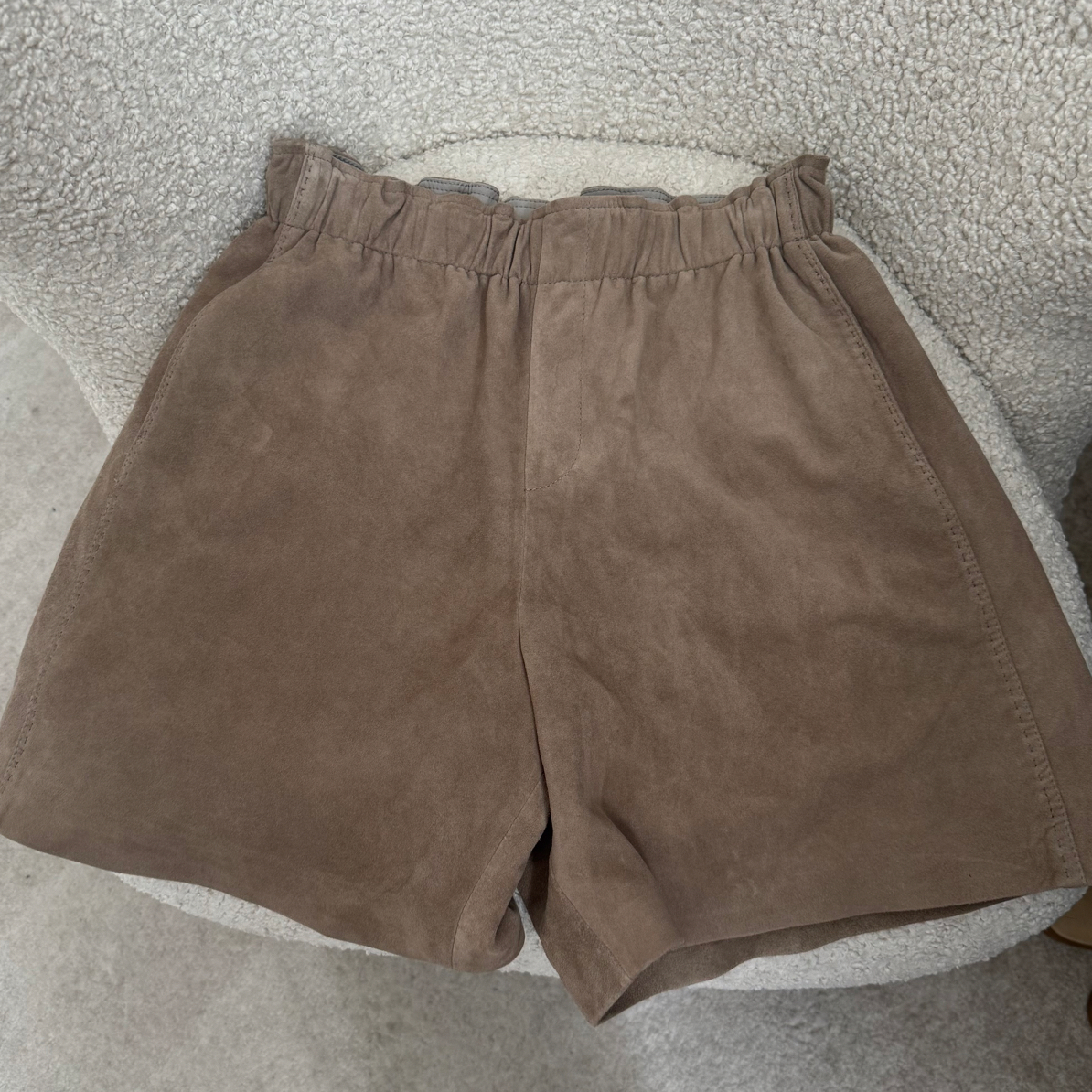 燕小姐“东伦敦街头”松紧腰高腰显瘦A字阔腿休闲精致麂皮短裤