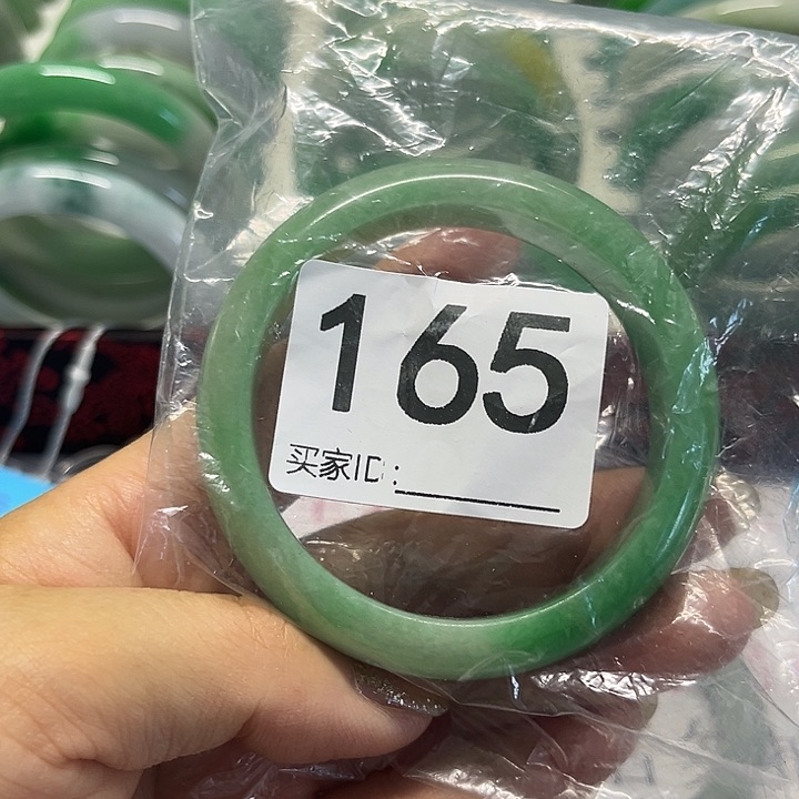 翡翠手镯未镶嵌女