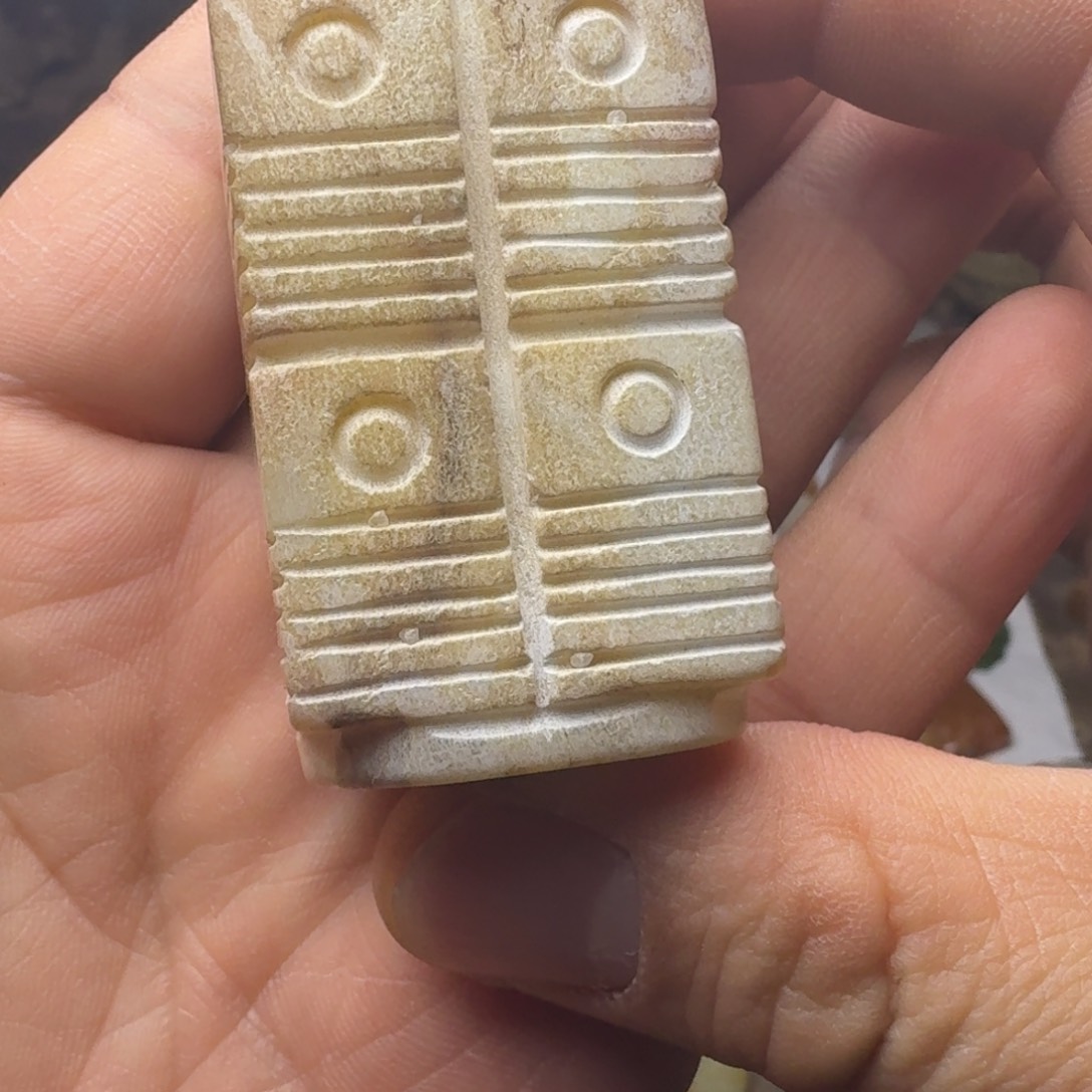 和田玉（糖玉）未镶嵌挂件