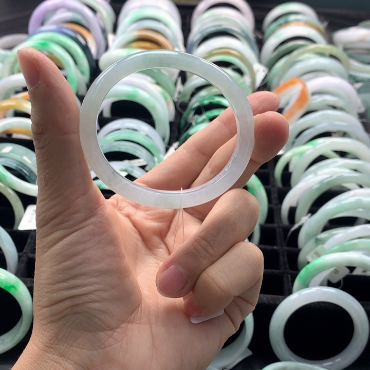 翡翠手镯未镶嵌w**m翡翠