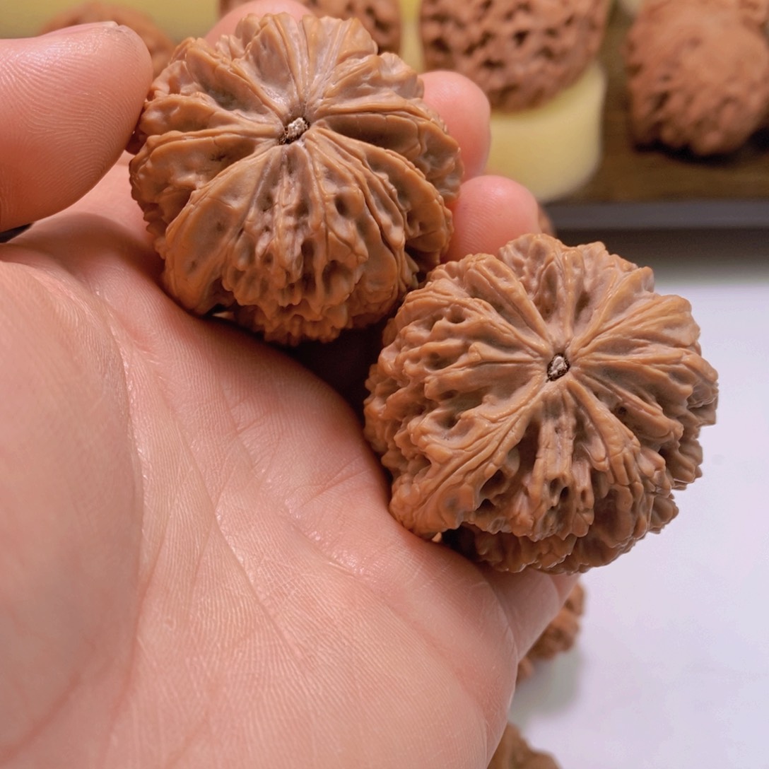 文玩核桃把件自**龙