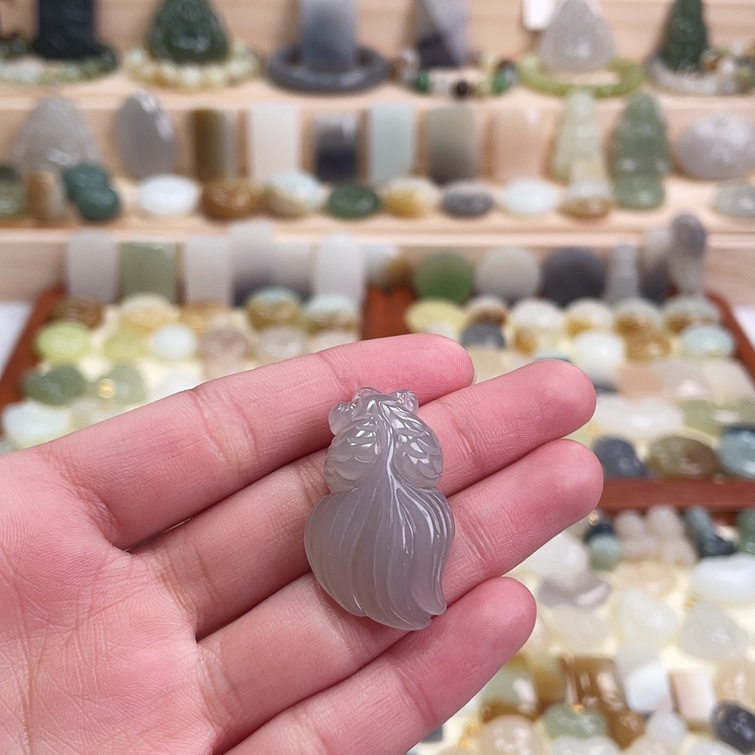 和田玉未镶嵌吊坠(赠链)