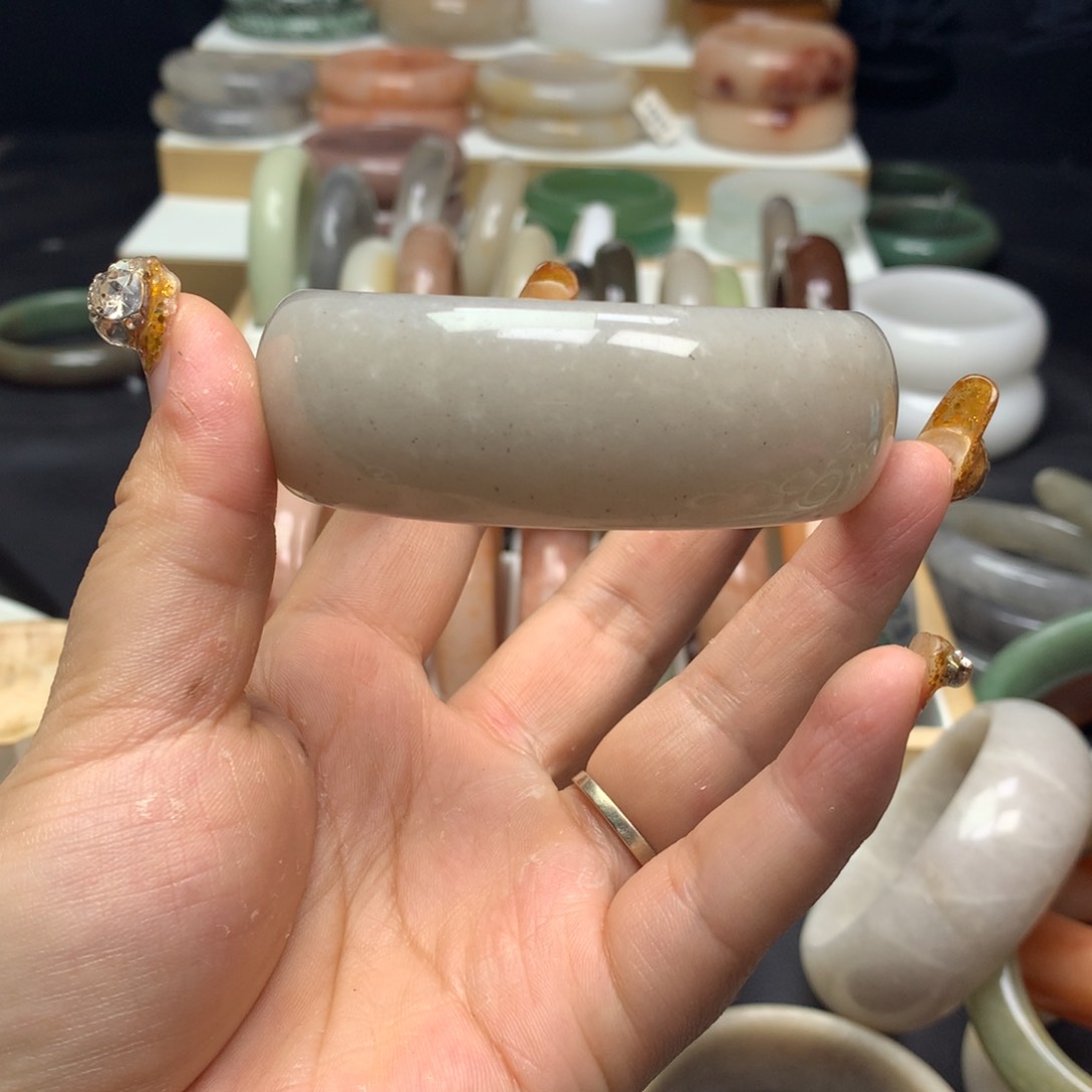 石英质玉手镯未镶嵌苏*颜