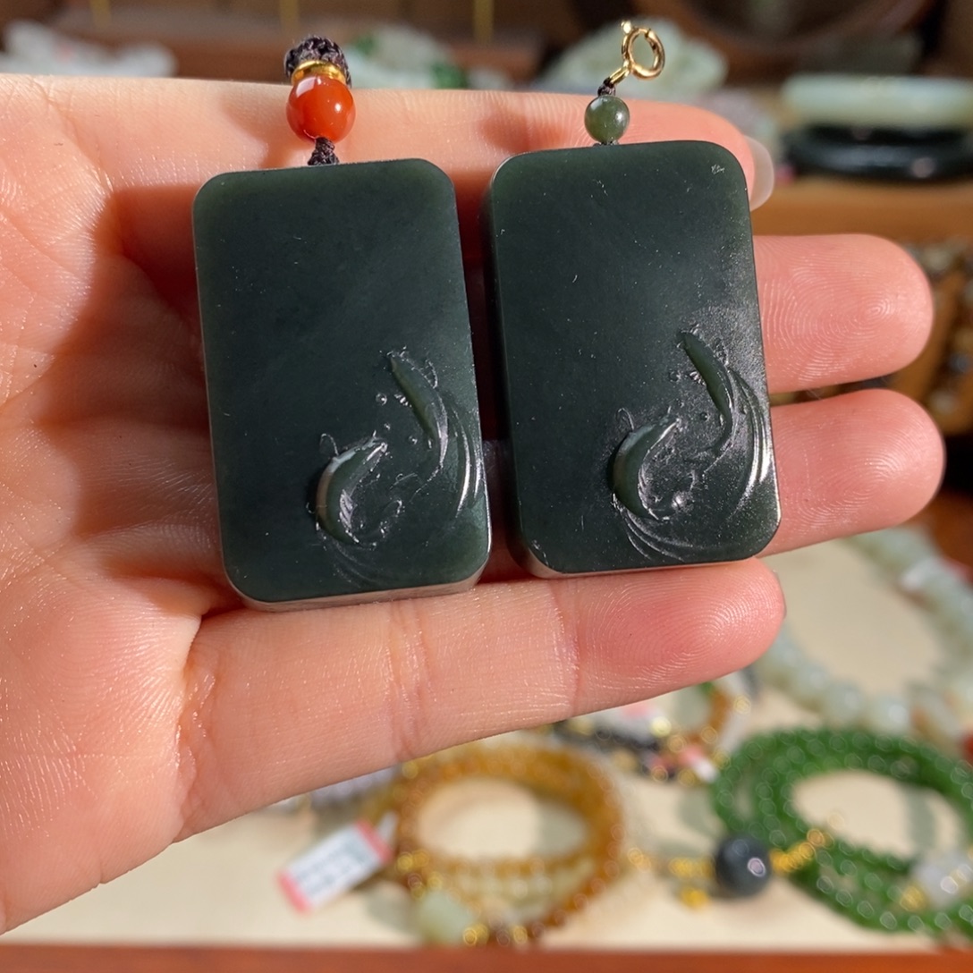 和田玉未镶嵌颈饰多样性发其一