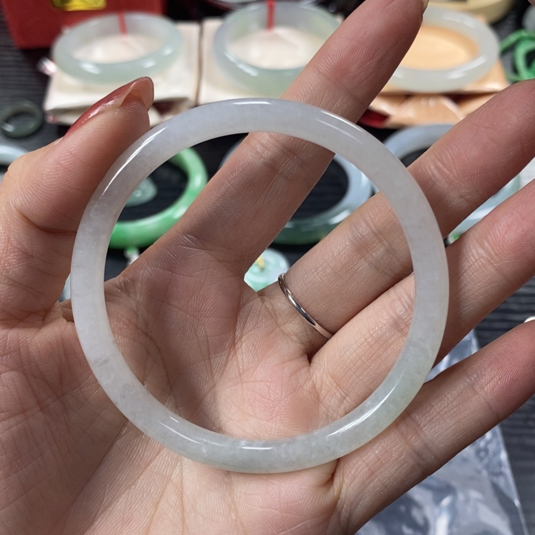 翡翠手镯未镶嵌天然翡翠细圆条