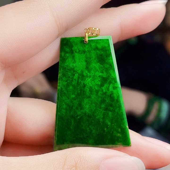 翡翠18K金镶嵌颈饰多样性