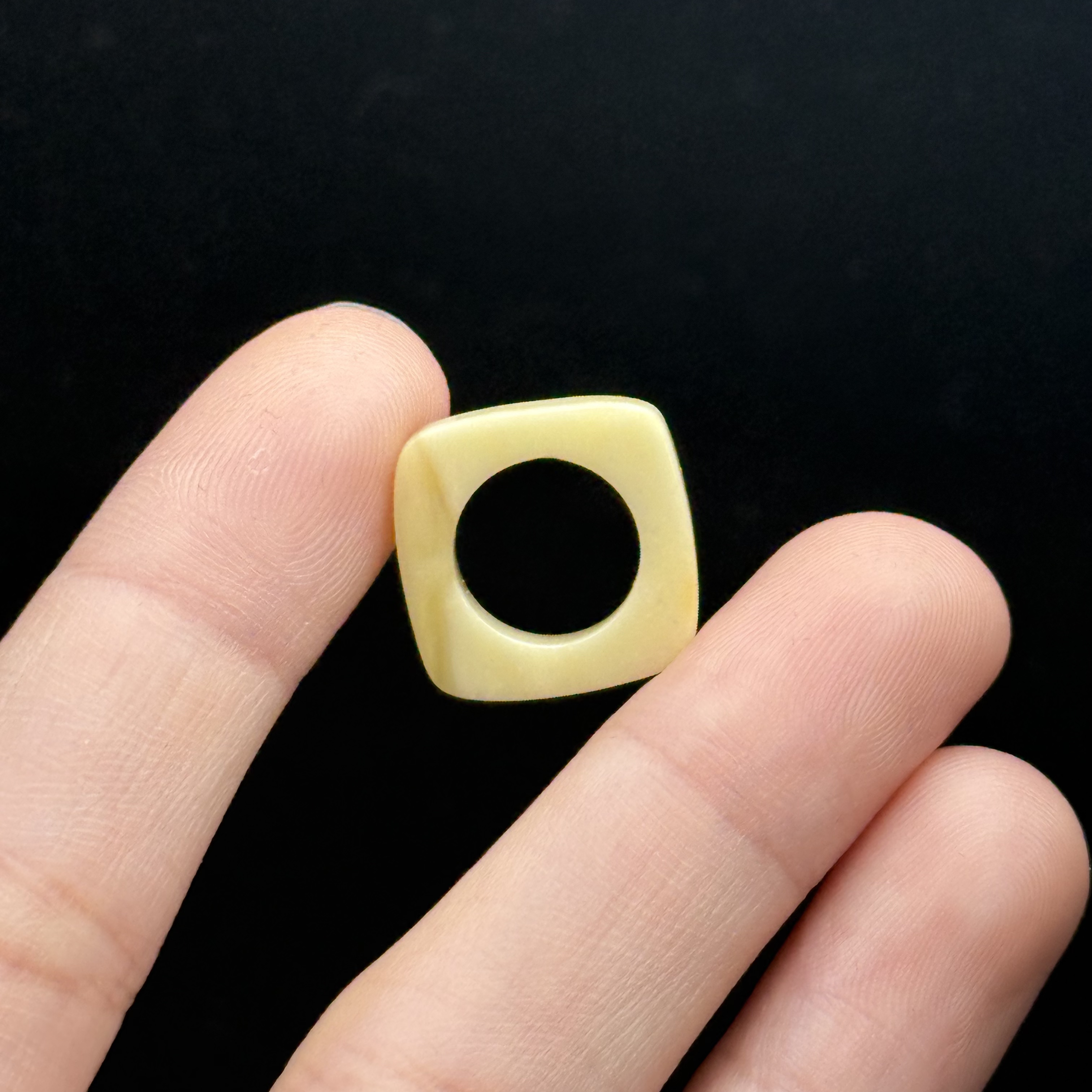 A50-37天然原矿蜜蜡 跑环 内径 10mm支持复检假一罚十