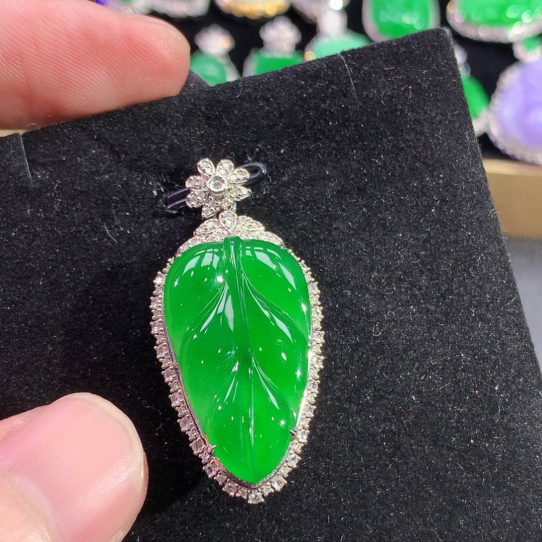 翡翠18K金镶嵌颈饰