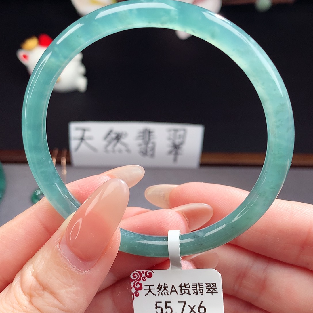 翡翠手镯（圆镯）未镶嵌