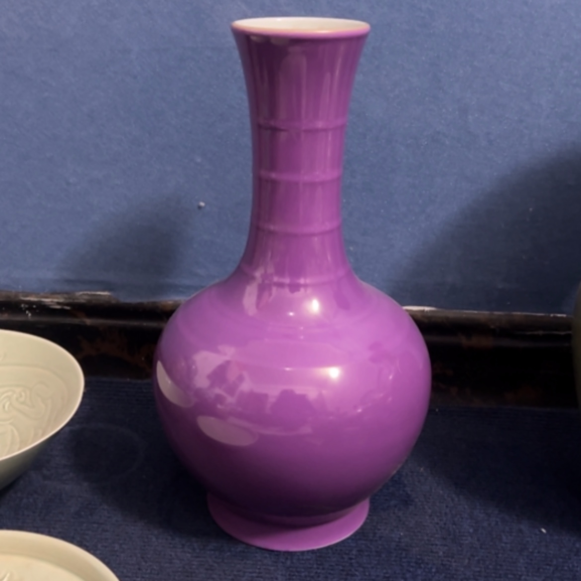 【闪购商品】茄皮紫高颈瓶欣赏