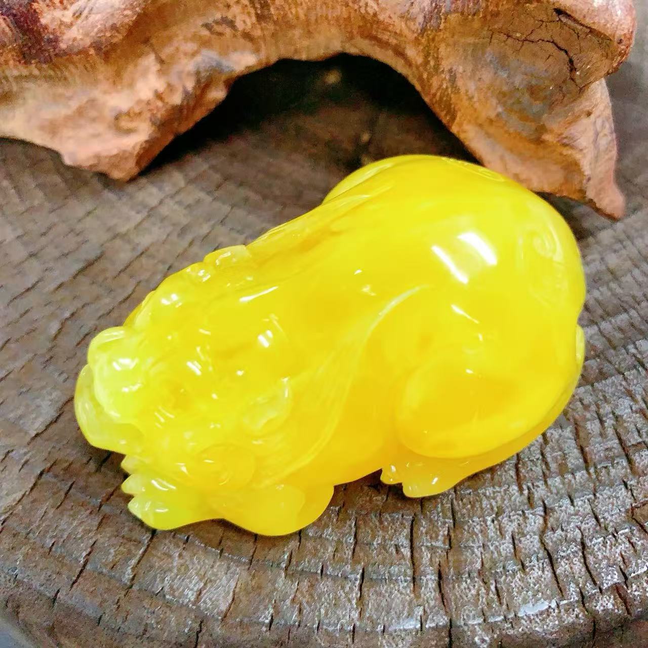 【壹玥珠宝】天然原矿蜜蜡鸡油黄精工雕刻貔貅